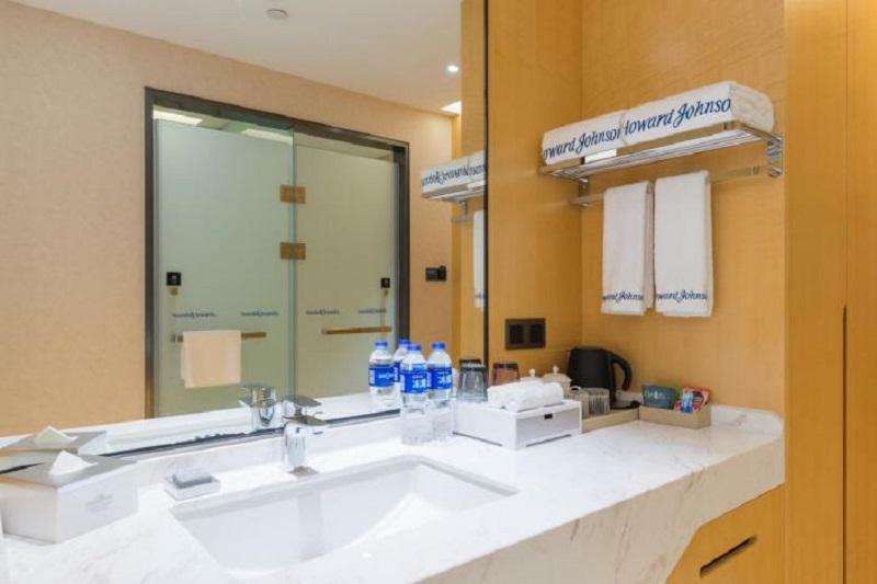 Hotel Howard Johnson Leonora Plaza 5*