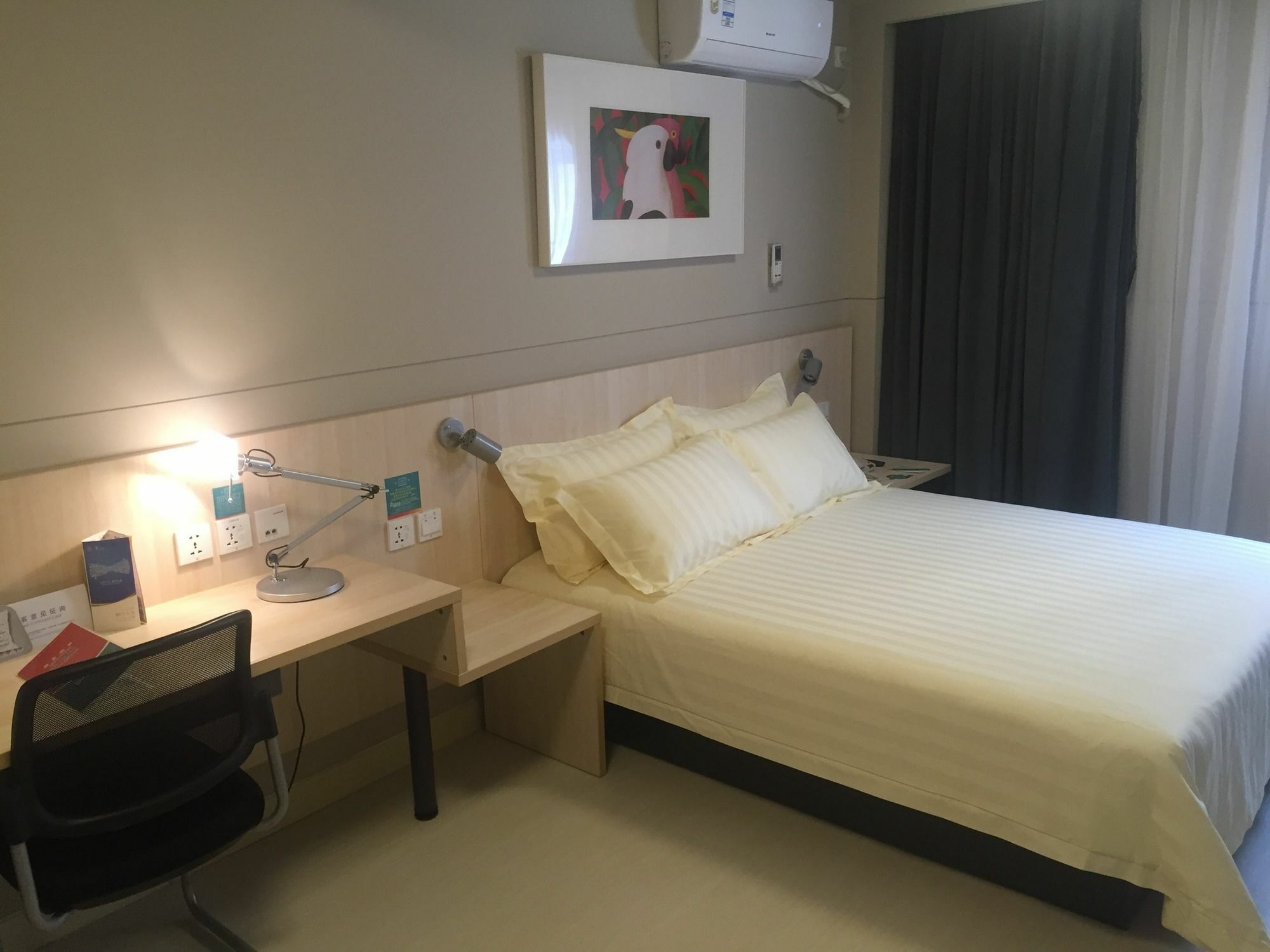 Jinjiang Select Pudong Airport Hotel 3*