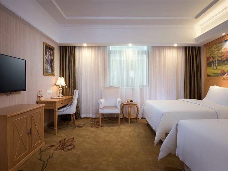 Vienna International Tourist Xiuyan Road Metro Station Branch 3*