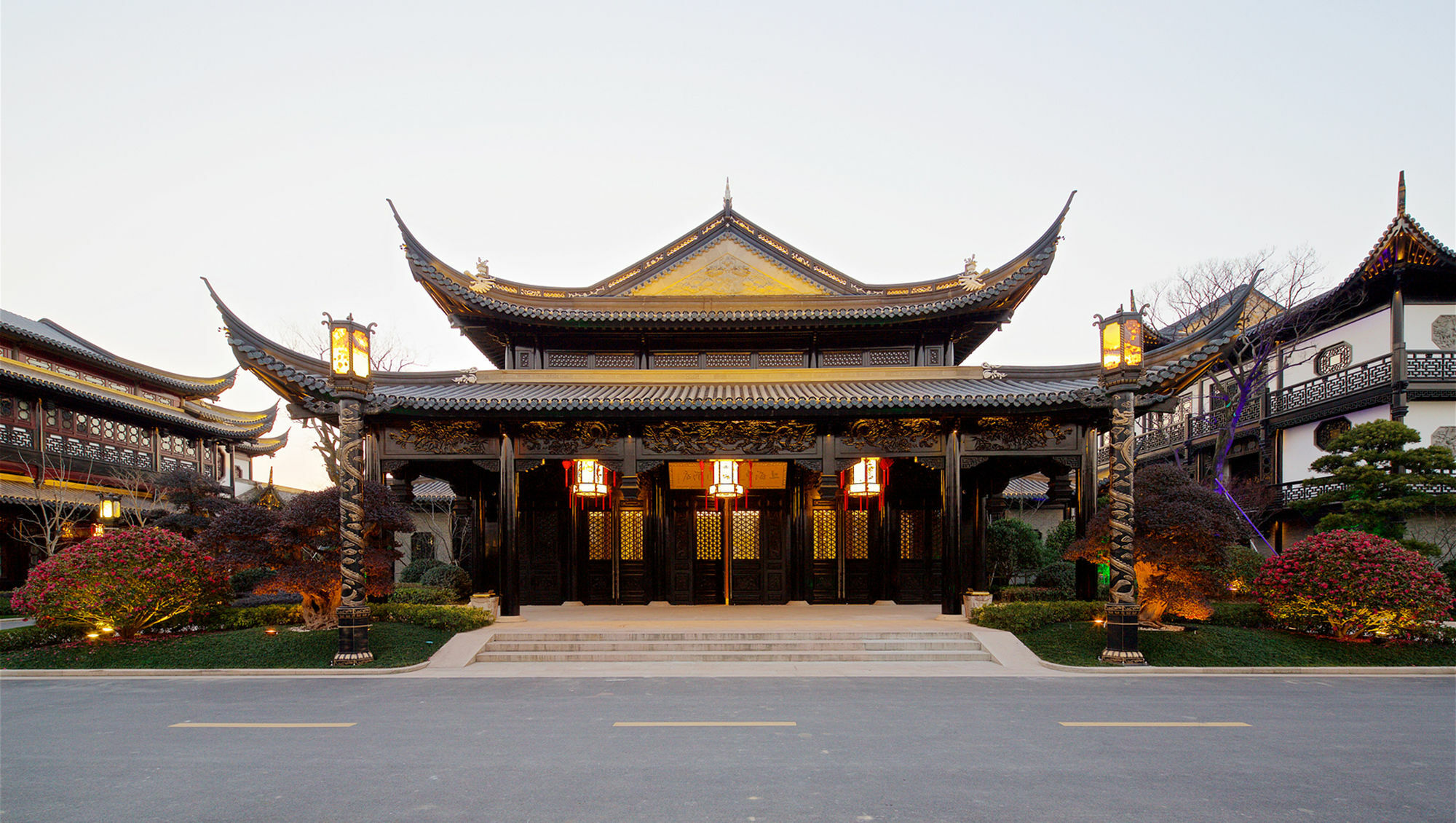 Hotel Royal Garden Shanghai-free Shuttle To And From & Pvg & Close Metro Line2 Easy To Sha New Expo 5*