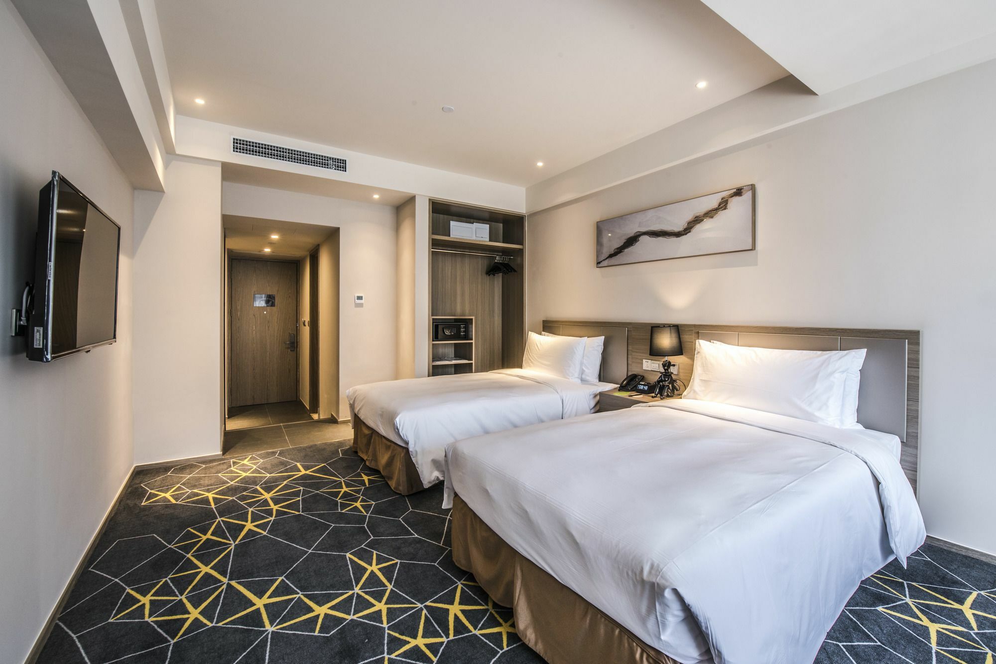 Q-box Sanjiagang -offer Pudong International Airport And Shuttle 4*