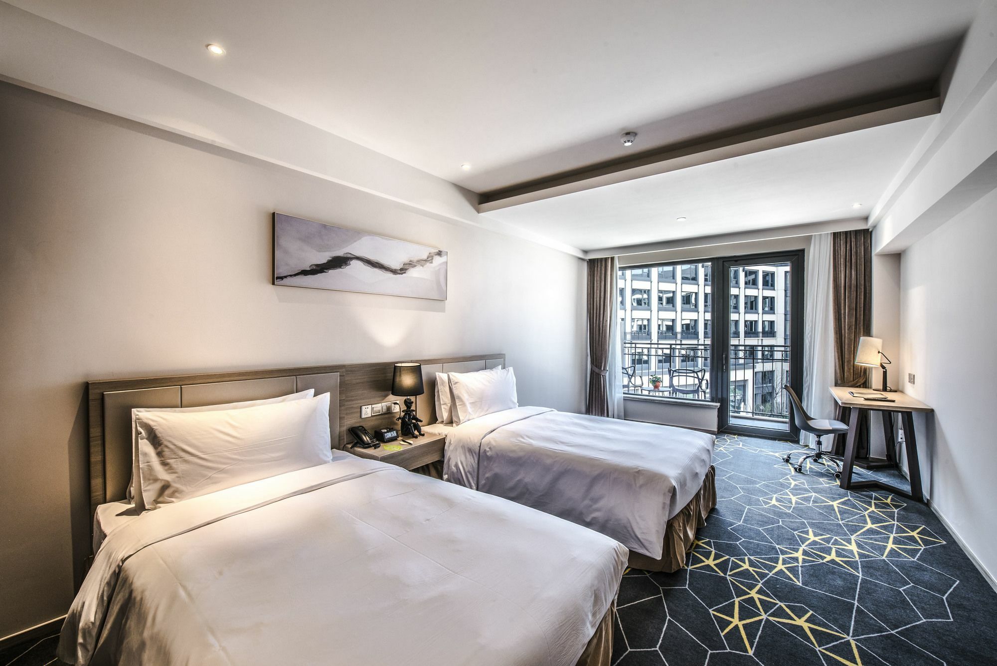 Hotel Q-box Sanjiagang -offer Pudong International Airport And Shuttle Shanghai