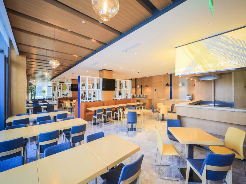 Hotel Express Pujiang By Ihg 4*