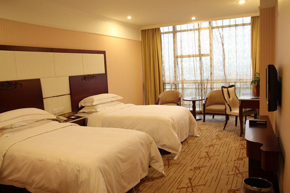 Hotel Vienna South Railway Station And Everbright 3*