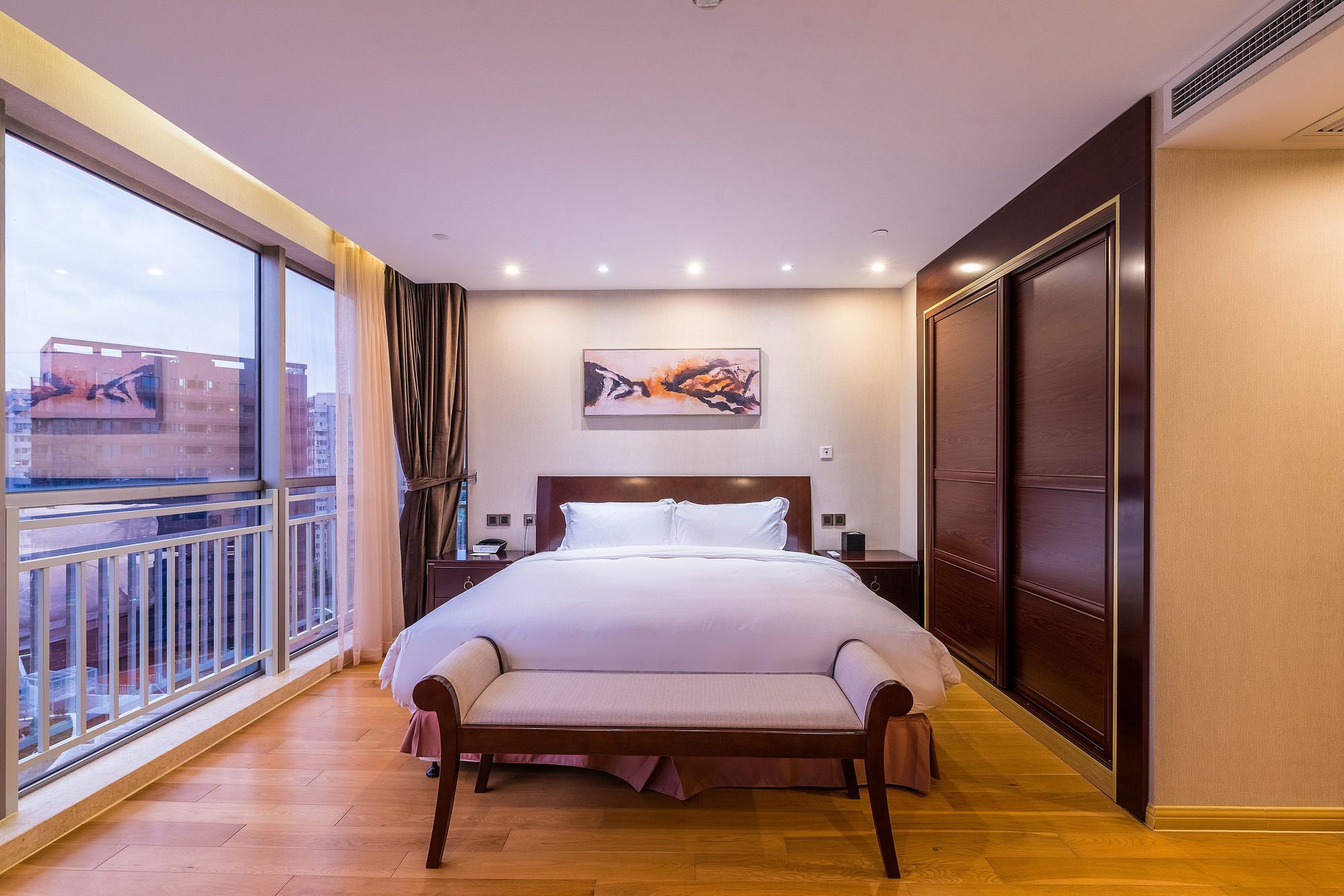 Court Jinqiao Diamond