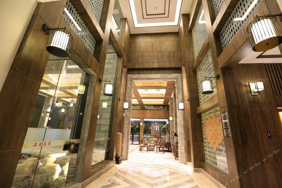 Hotel Hu Hua Yun Qing Yi Wan 2*