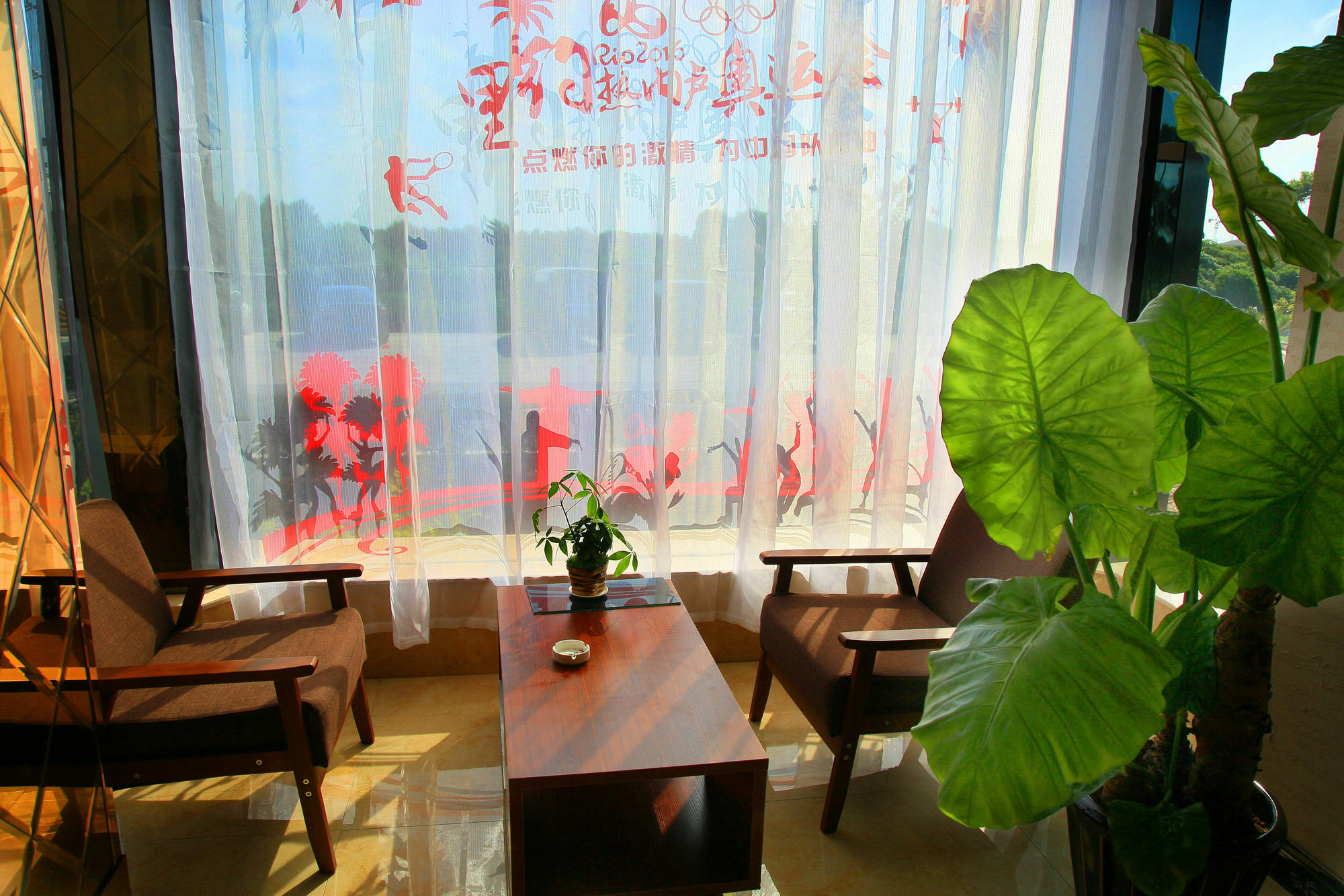 Super 8 Pudong Airport Shop Hotel 3*