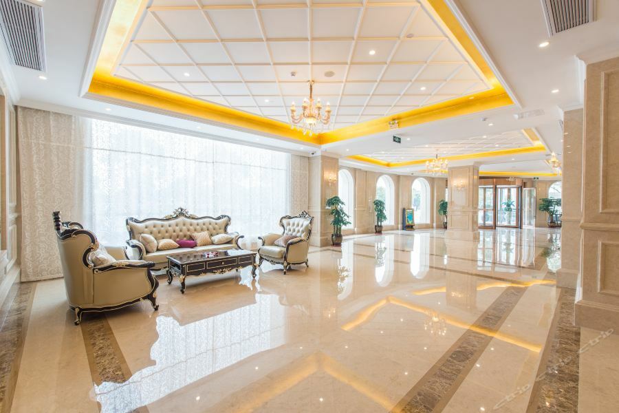 Royal International Disneyland And Wild Animal Park Branch Hotel