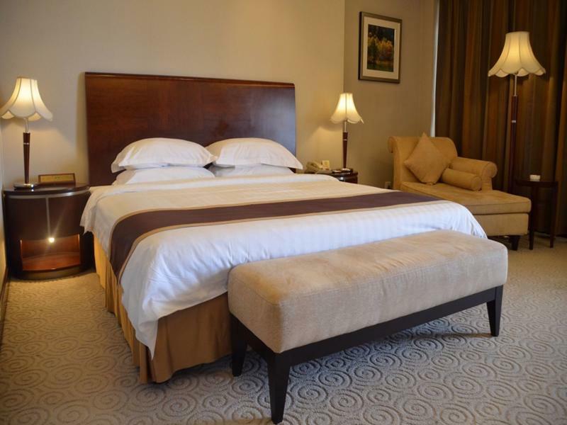 Khách sạn New Century Pudong 3*