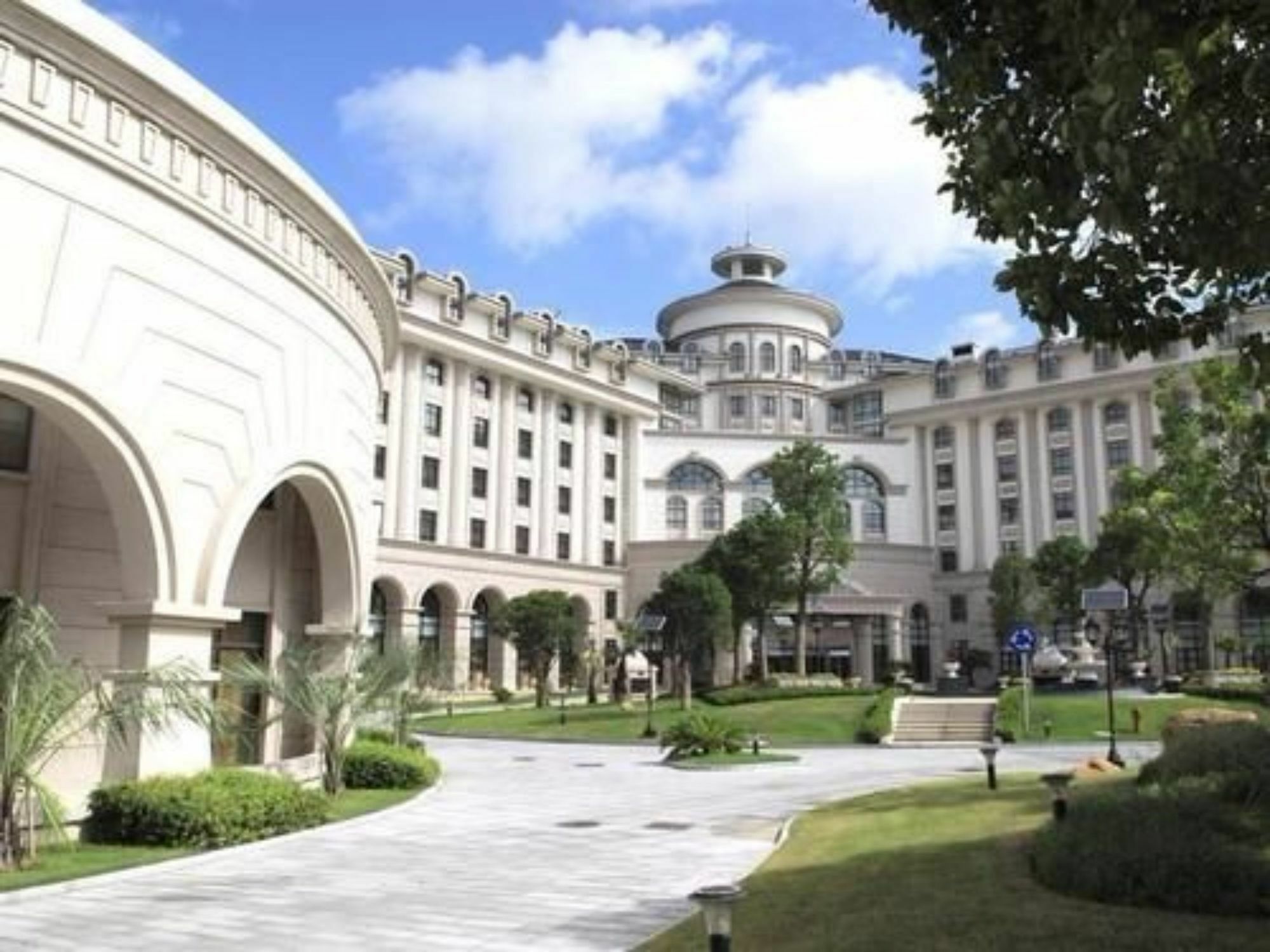 New Century Pudong 3*