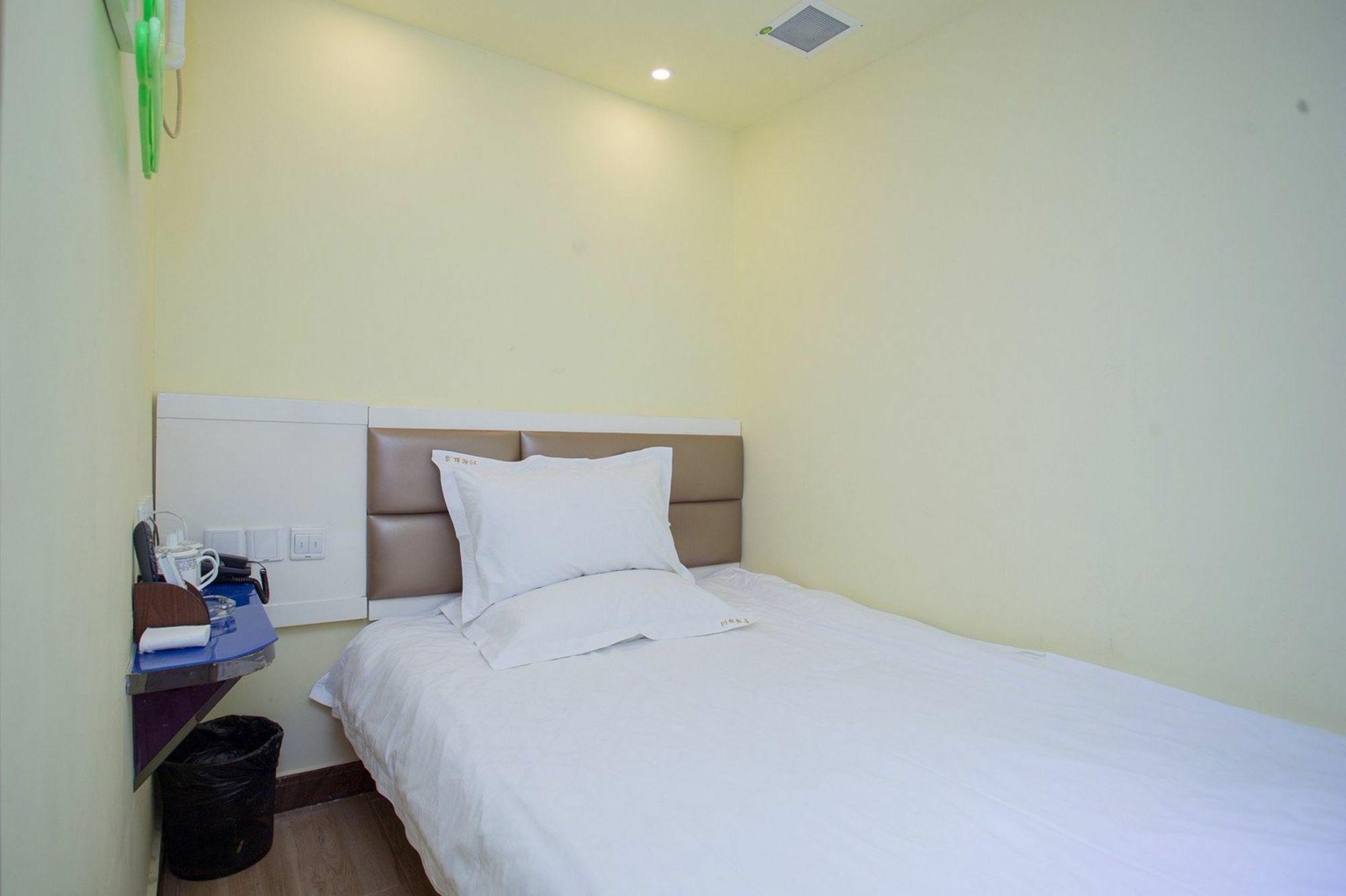 Hotel Pujiang Zhixing Songhong Road 2*