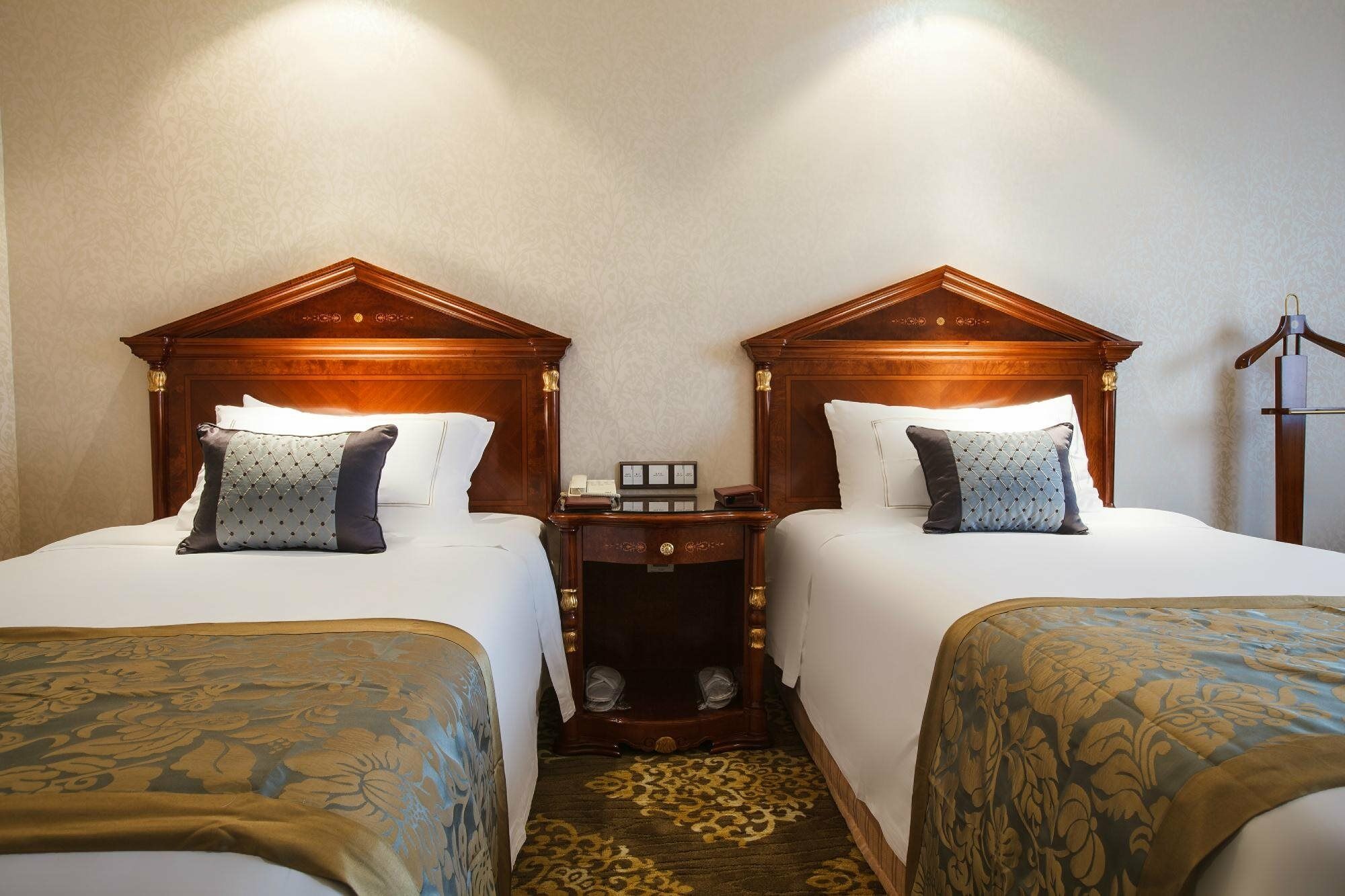 Majesty Plaza Hotel 5*