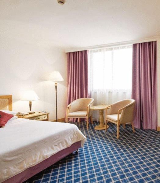 Starway Shengxianju Hotel 2*