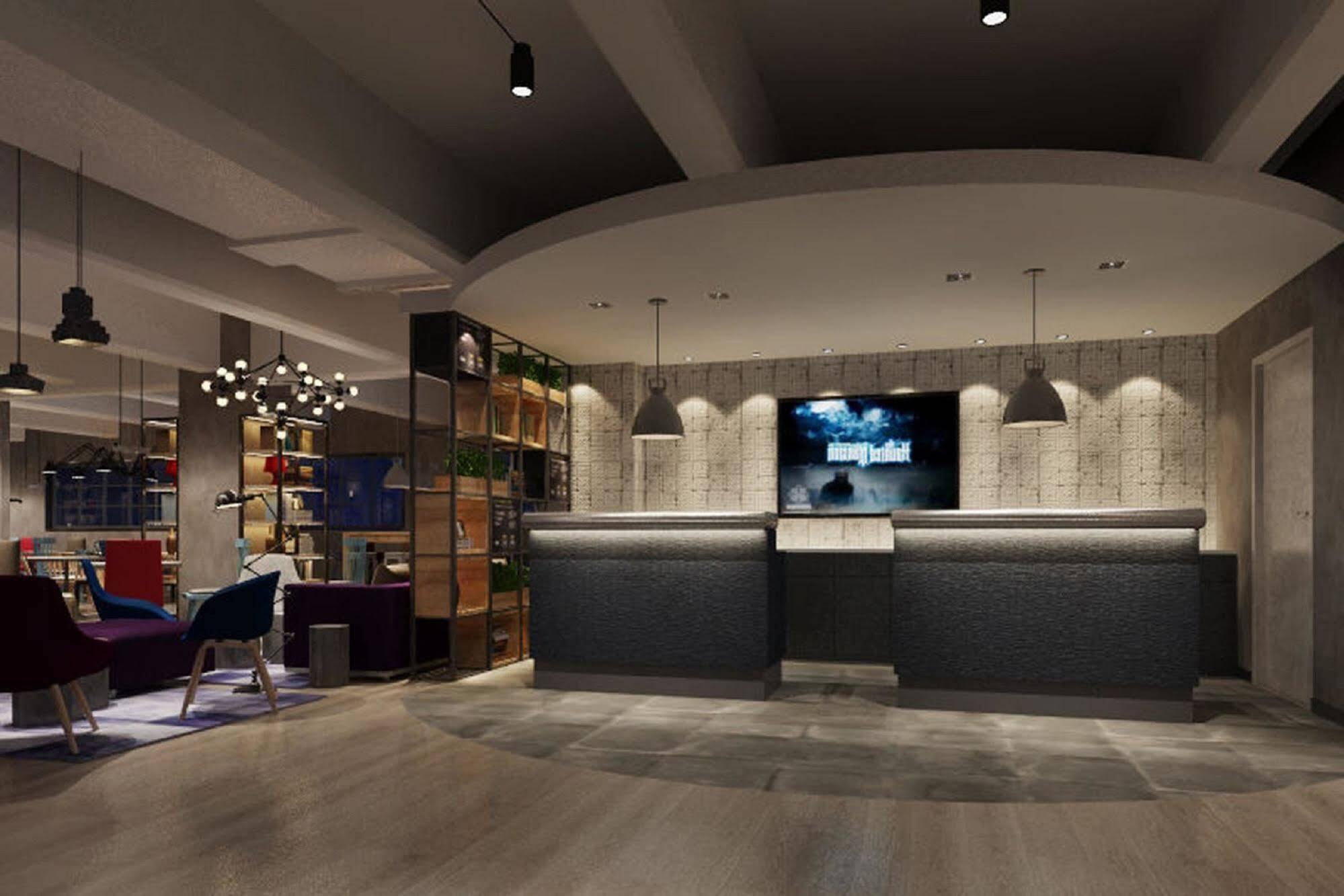 Otel Campanile Railway Station And People's Square - 15 Minutes Drive To The Bund 3*