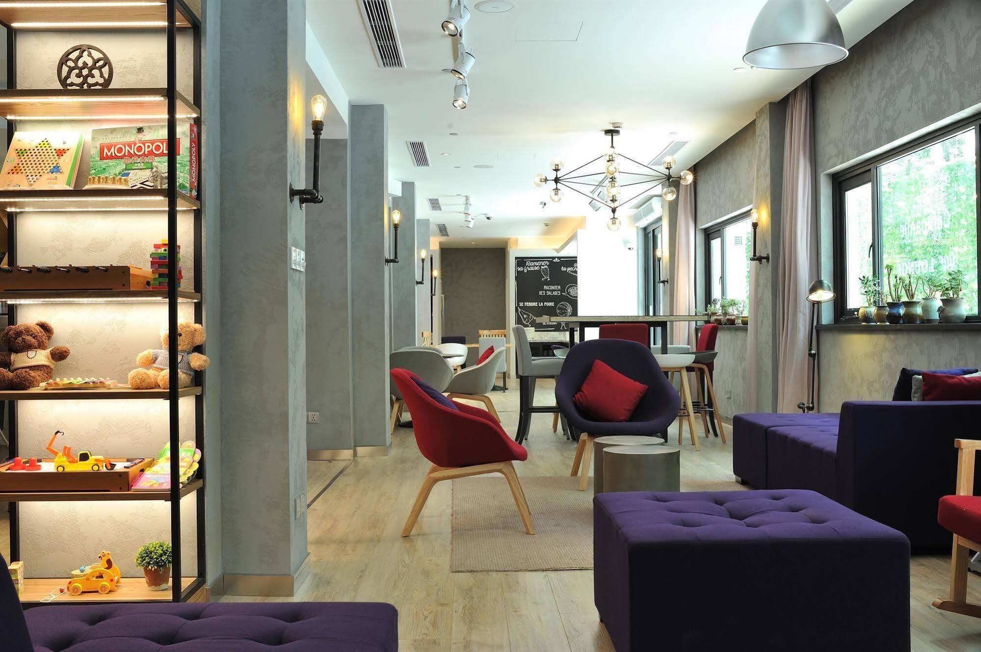 Campanile Railway Station And People's Square - 15 Minutes Drive To The Bund 3* Shanghai