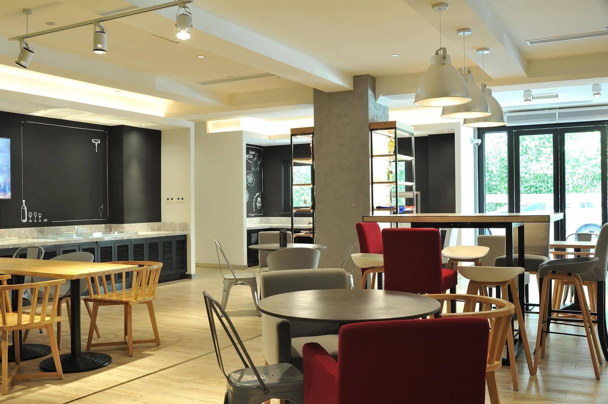 Hotel Campanile Railway Station And People's Square - 15 Minutes Drive To The Bund Shanghai