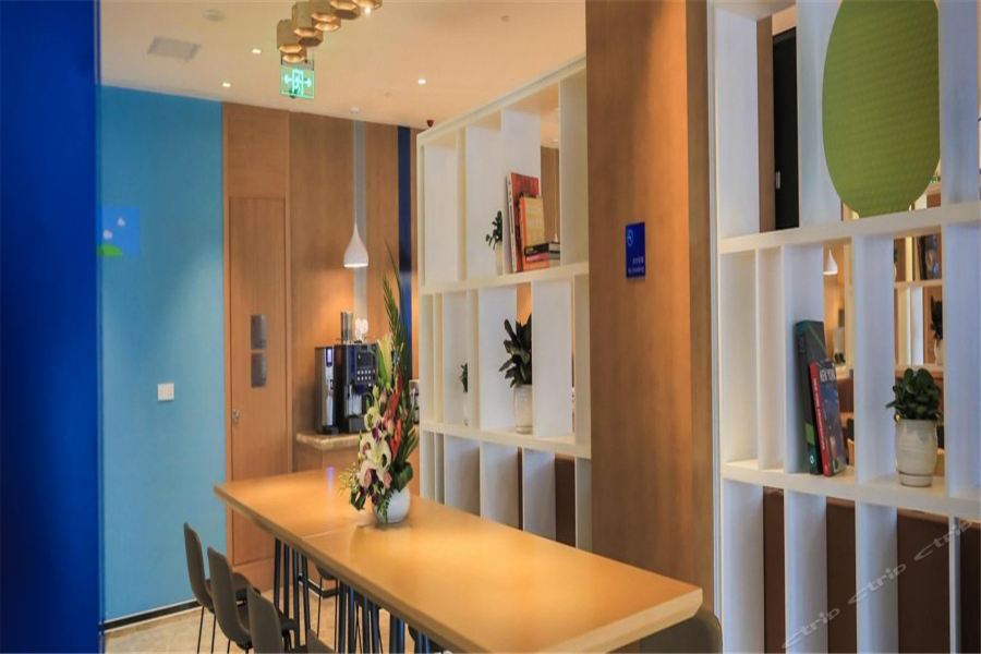 Express Pujiang By Ihg 4*