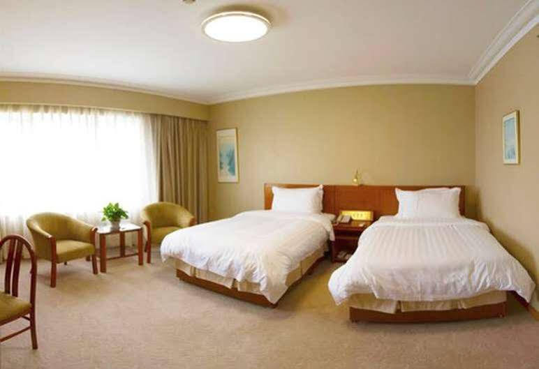 Greentree Eastern Hongqiao Airport Longbai 3*