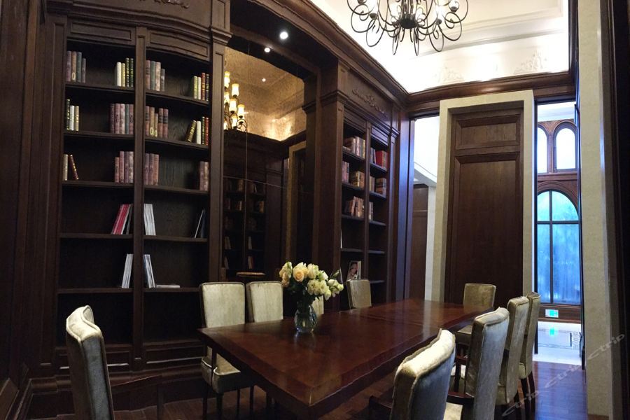 Rezen Retreat Linjiang Hotel 4*