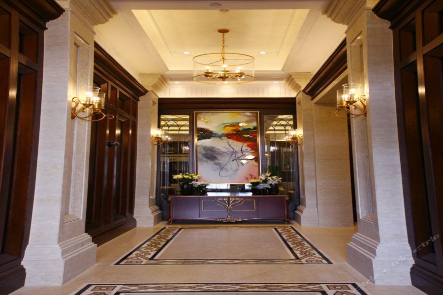 Rezen Retreat Linjiang Hotel 4*