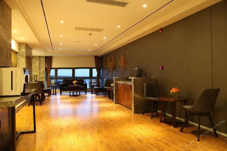 Yitel Hongqiao Hub Linkong Zone Hotel