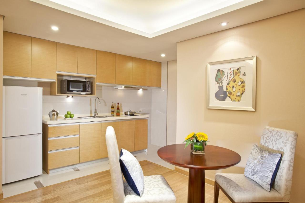 Regal Plaza & Waigaoqiao Hotel 4*