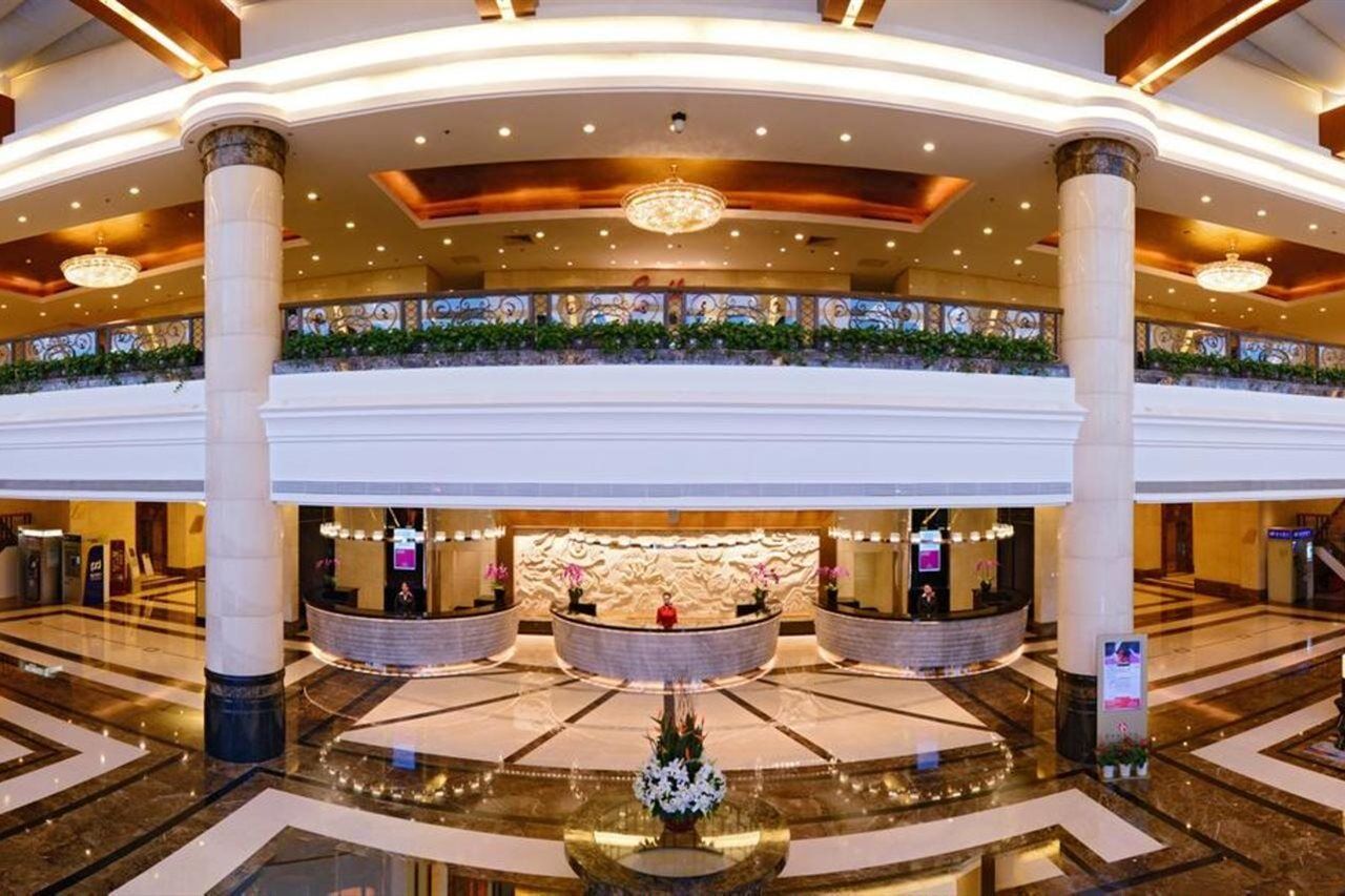 Ramada Plaza Pudong Airport - A Journey Starts At The Pvg Airport 4*
