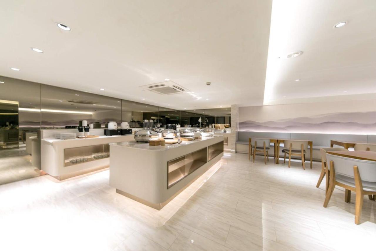 Ji Hotel 3*
