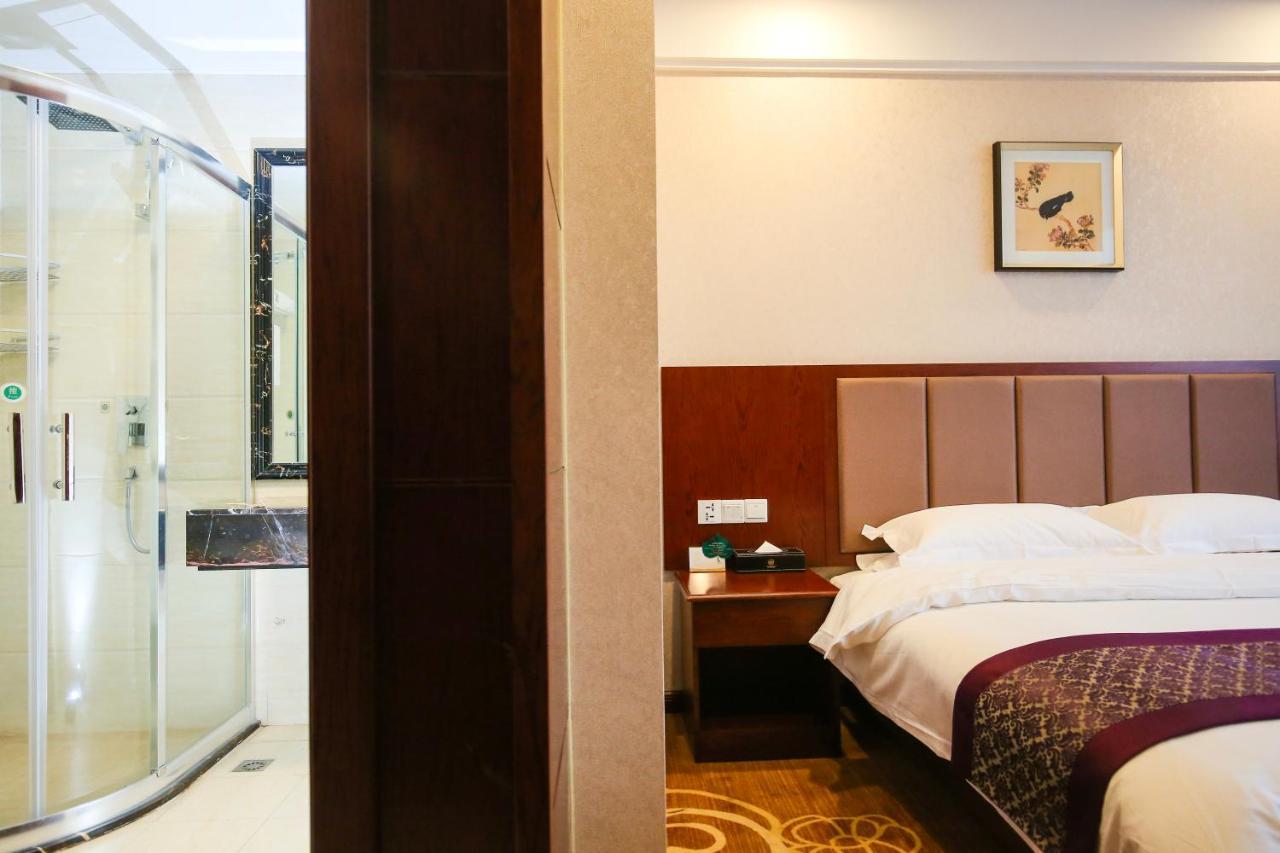Otel New Knight Royal Airport And International 4*